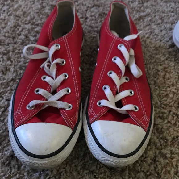 Red converse - Picture 2 of 3